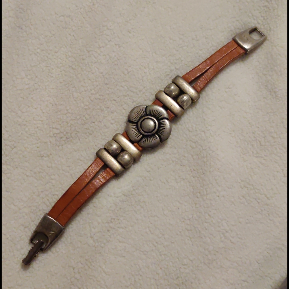 Bohemian leather and metal bracelet